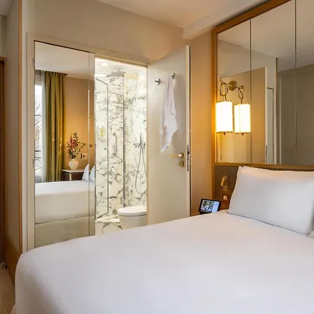 Le Belgrand Champs Elysees, Tapestry By Hilton