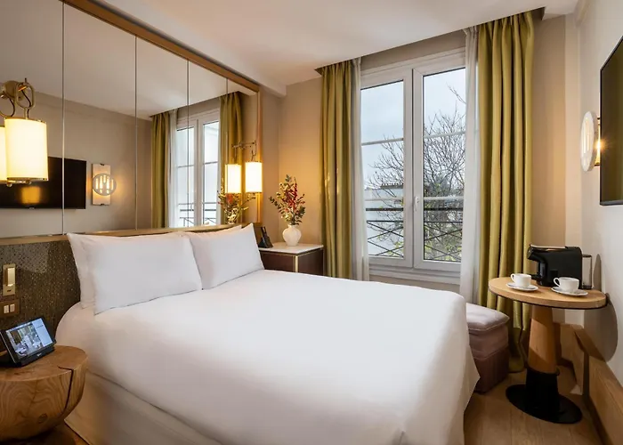 Hotel Le Belgrand Champs Elysees, Tapestry By Hilton Parijs