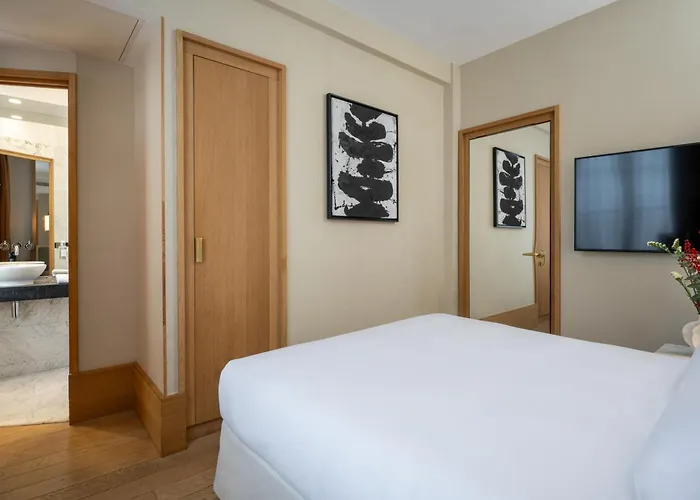 Le Belgrand Champs Elysees, Tapestry By Hilton Hotel