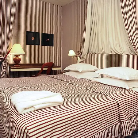 Le Belgrand Champs Elysees, Tapestry By Hilton パリ
