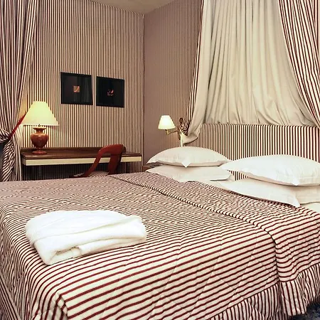 Le Belgrand Champs Elysees, Tapestry By Hilton Paris