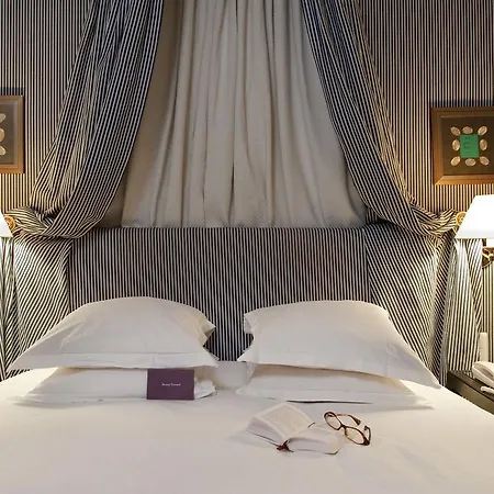 Le Belgrand Champs Elysees, Tapestry By Hilton