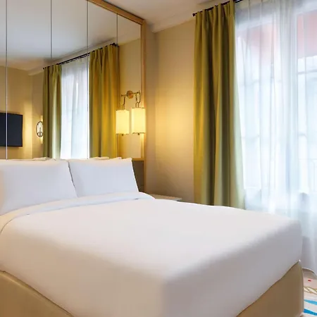 Le Belgrand Champs Elysees, Tapestry By Hilton Paris