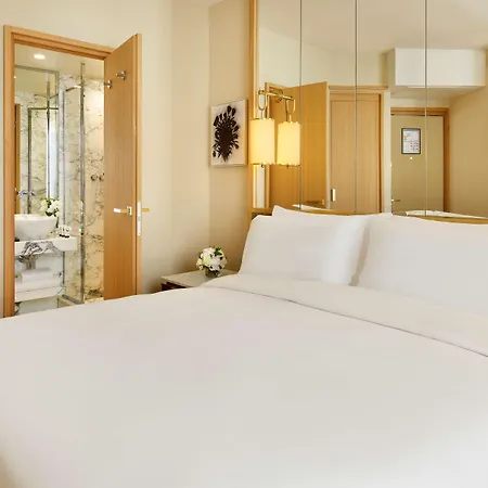 Le Belgrand Champs Elysees, Tapestry By Hilton Отель Париж