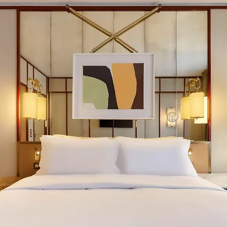 Le Belgrand Champs Elysees, Tapestry By Hilton パリ