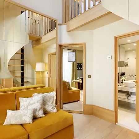 Отель Le Belgrand Champs Elysees, Tapestry By Hilton Париж