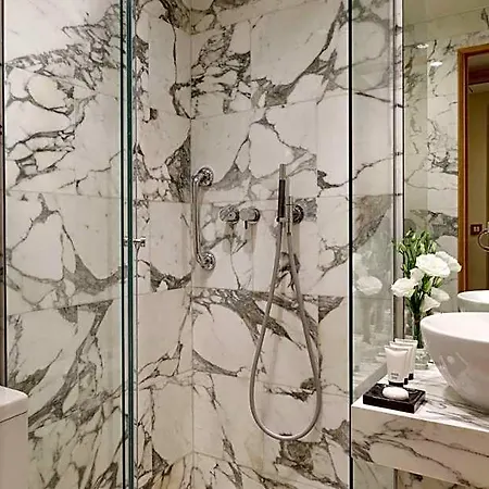 Le Belgrand Champs Elysees, Tapestry By Hilton ホテル 4*
