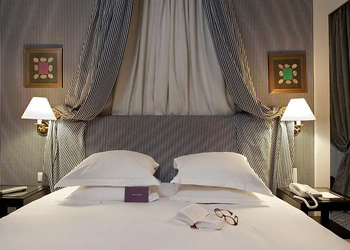 Le Belgrand Champs Elysees, Tapestry By Hilton