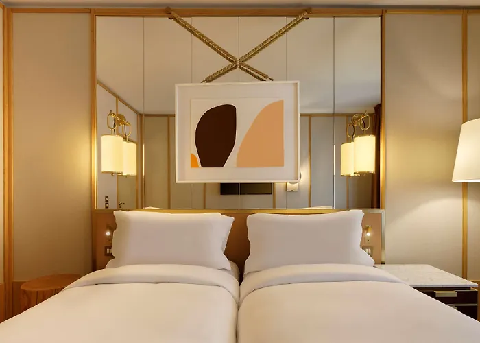 Le Belgrand Champs Elysees, Tapestry By Hilton