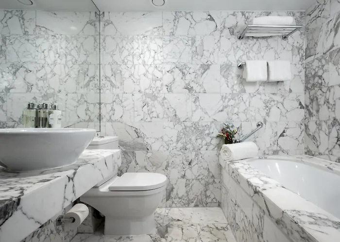 Le Belgrand Champs Elysees, Tapestry By Hilton Hotel Paris