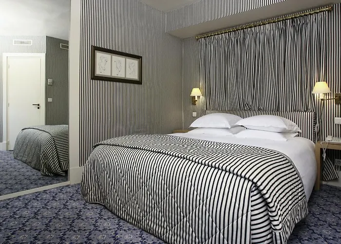 Le Belgrand Champs Elysees, Tapestry By Hilton Paris