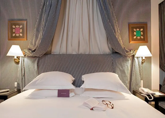 Hotel Le Belgrand Champs Elysees, Tapestry By Hilton Paryż