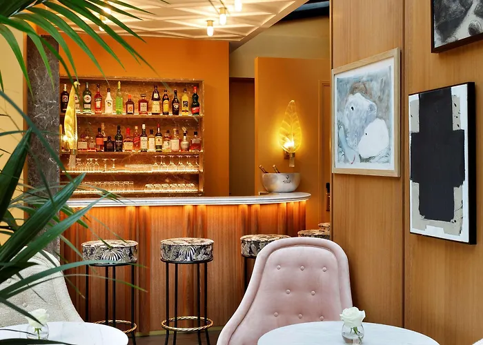 Hotel Le Belgrand Champs Elysees, Tapestry By Hilton
