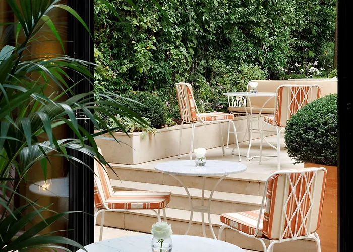 Le Belgrand Champs Elysees, Tapestry By Hilton Hotel Paryż