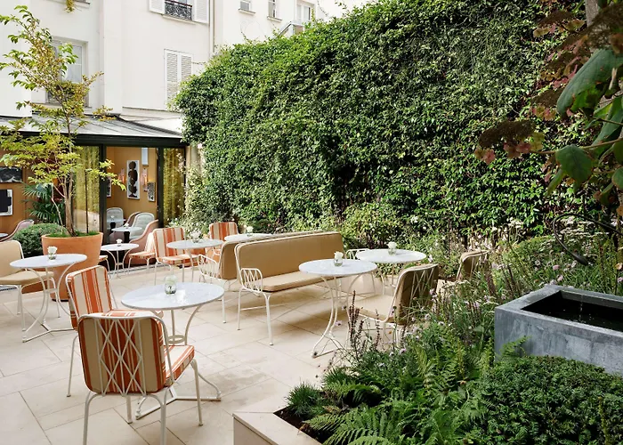 Le Belgrand Champs Elysees, Tapestry By Hilton