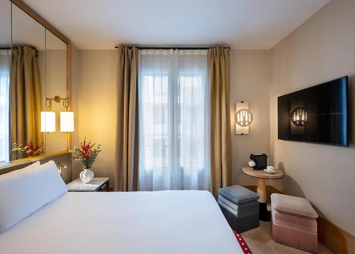 Hotel Le Belgrand Champs Elysees, Tapestry By Hilton Paryż