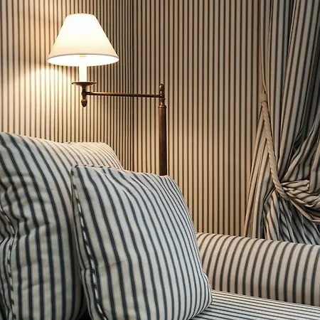 Hotel Le Belgrand Champs Elysees, Tapestry By Hilton París